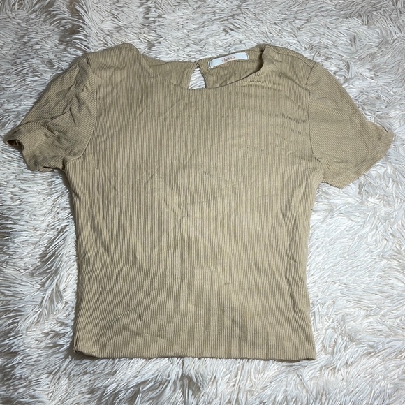 Nude backless shirt - Picture 1 of 4